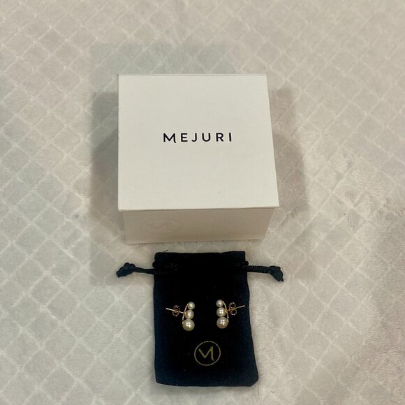Mejuri Jewelry - Mejuri Pearl Trio Stud